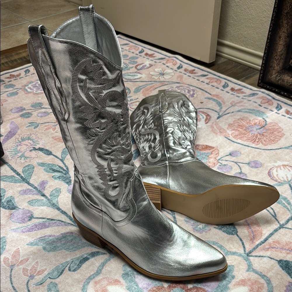 Silver and Black Embellished Women's Cowboy Boots - Picture 3 of 14